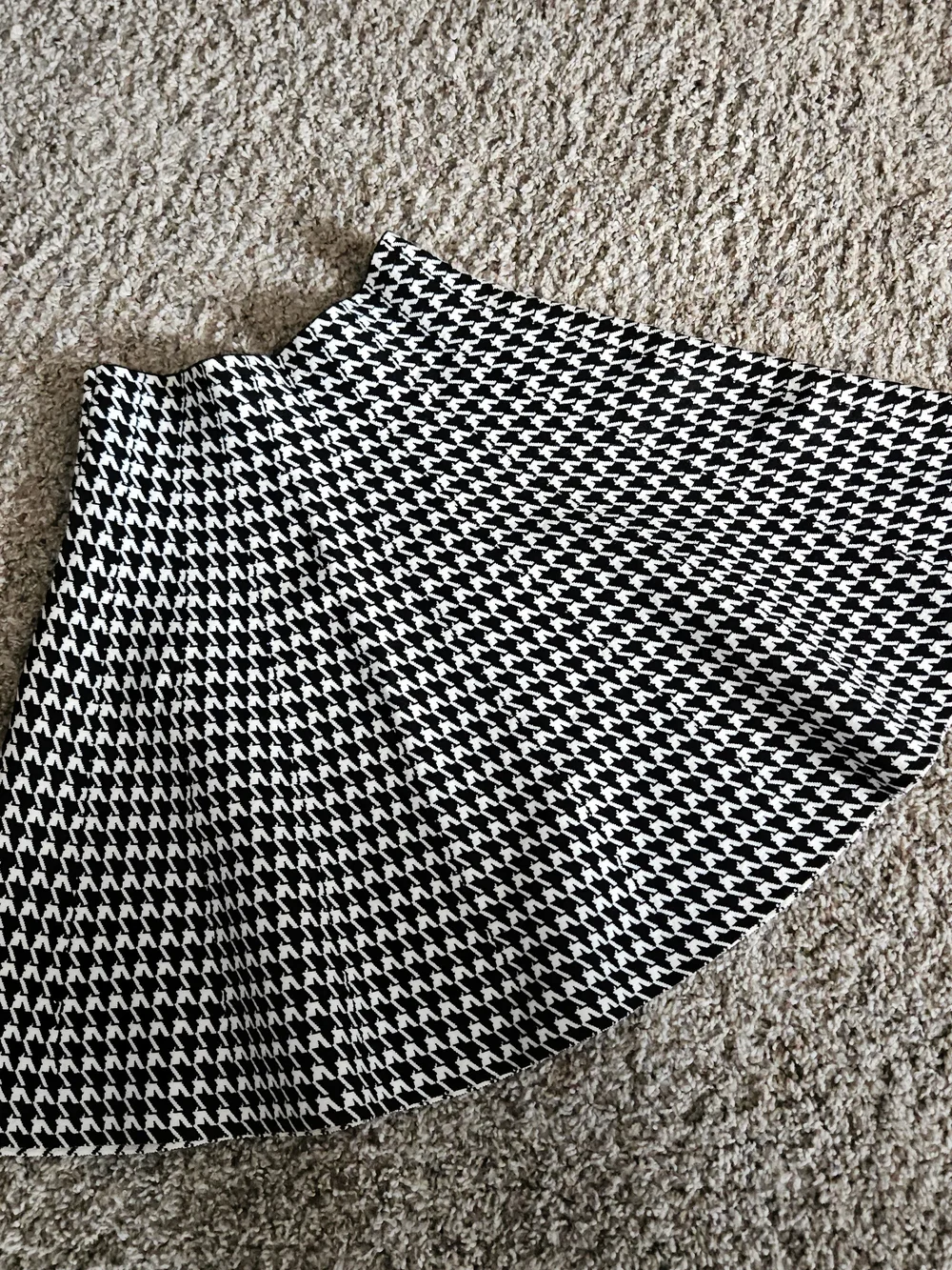 LULU'S Houndstooth Skater Skirt NWOT - Picture 4 of 5